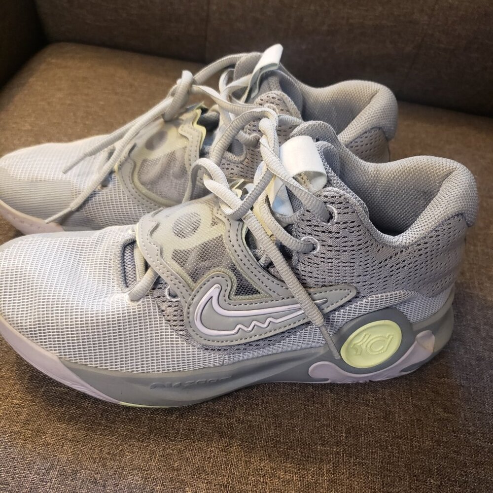 NIKE KD Trey 5X Sneakers in grey/lilac colorway  8.5 womens size 7 mens